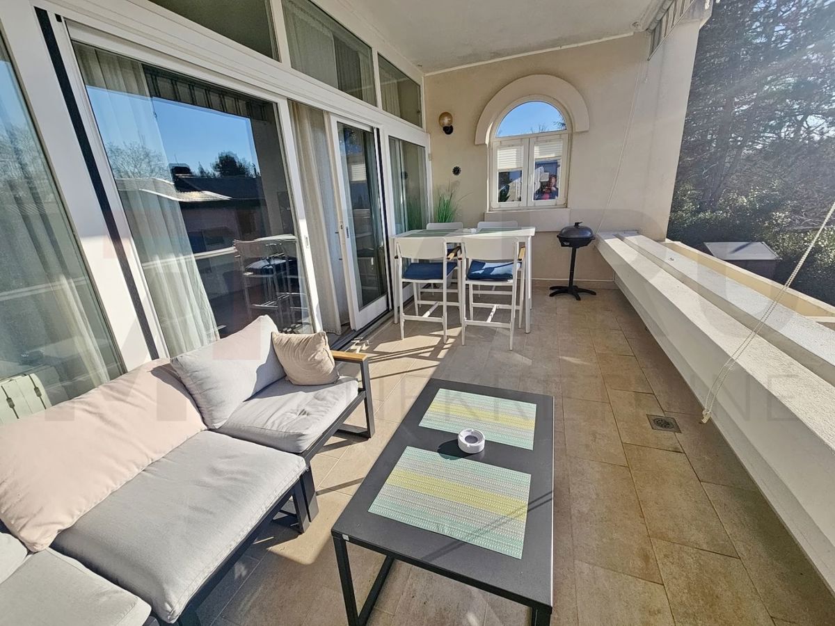 Njivice, enonadstropna hiša z garažo in pogledom na morje!