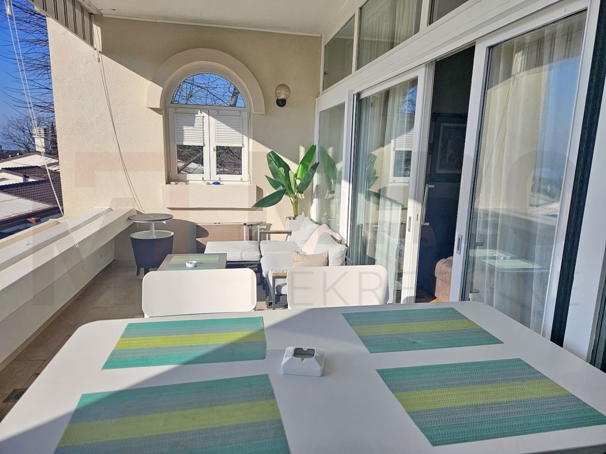 Njivice, enonadstropna hiša z garažo in pogledom na morje!