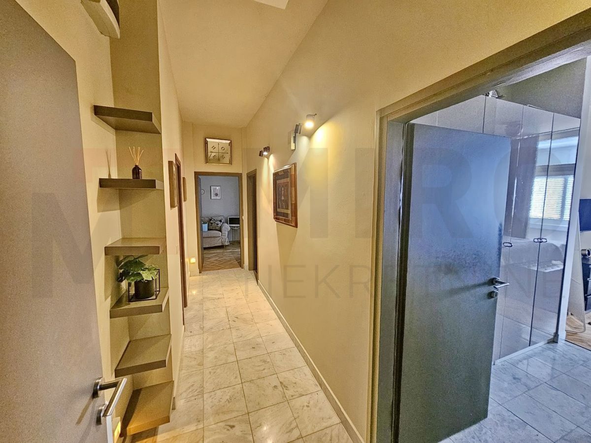 Njivice, enonadstropna hiša z garažo in pogledom na morje!