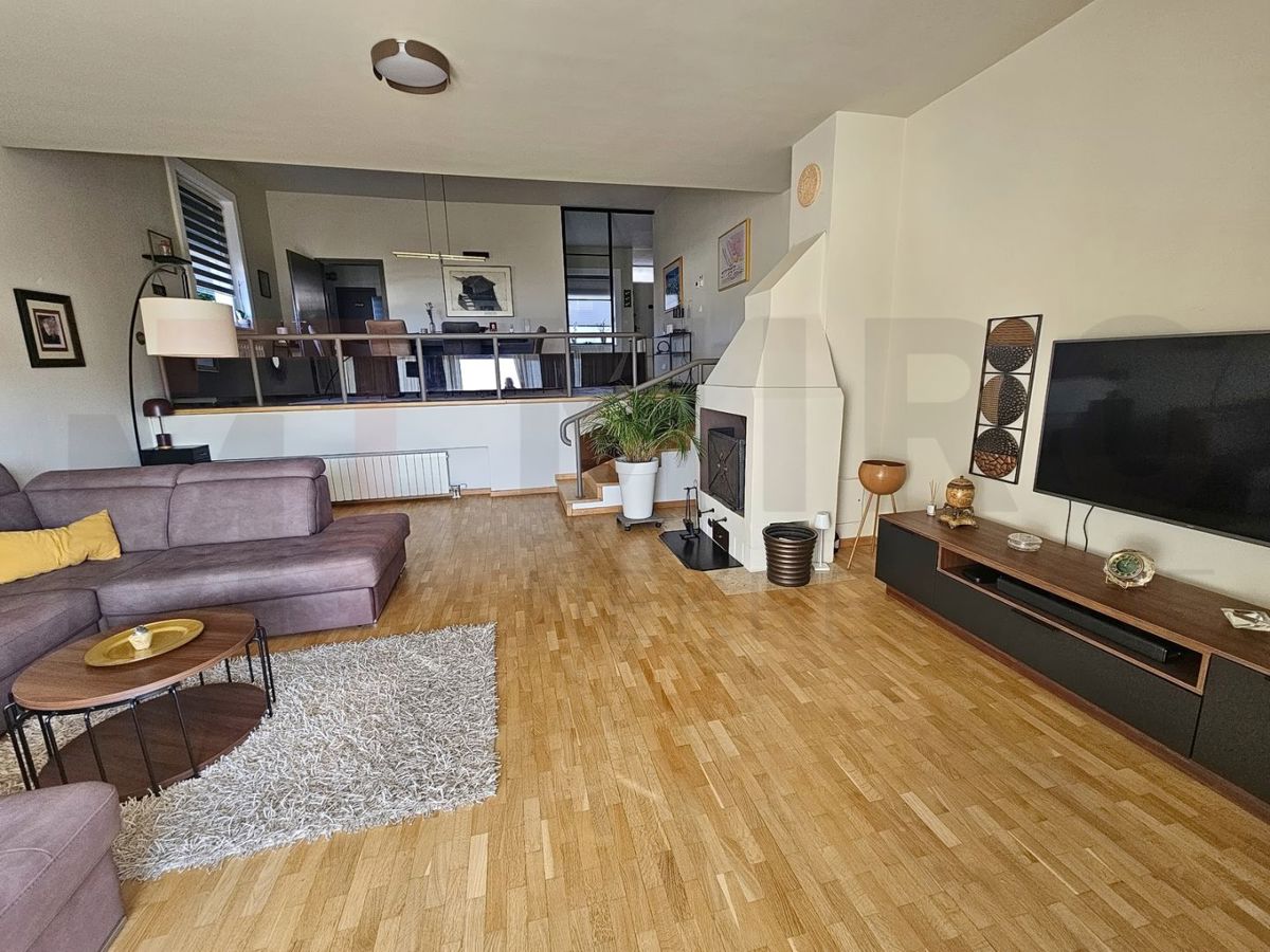 Njivice, enonadstropna hiša z garažo in pogledom na morje!