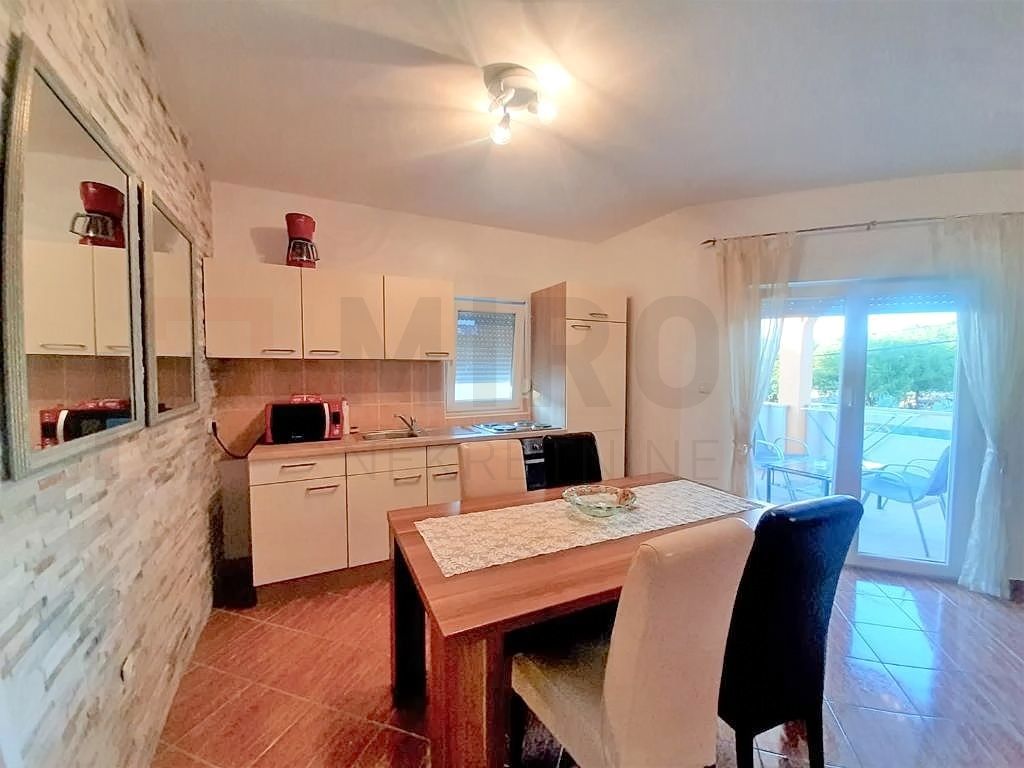 Malinska, dva apartmaja z vrtom na mirni lokaciji!