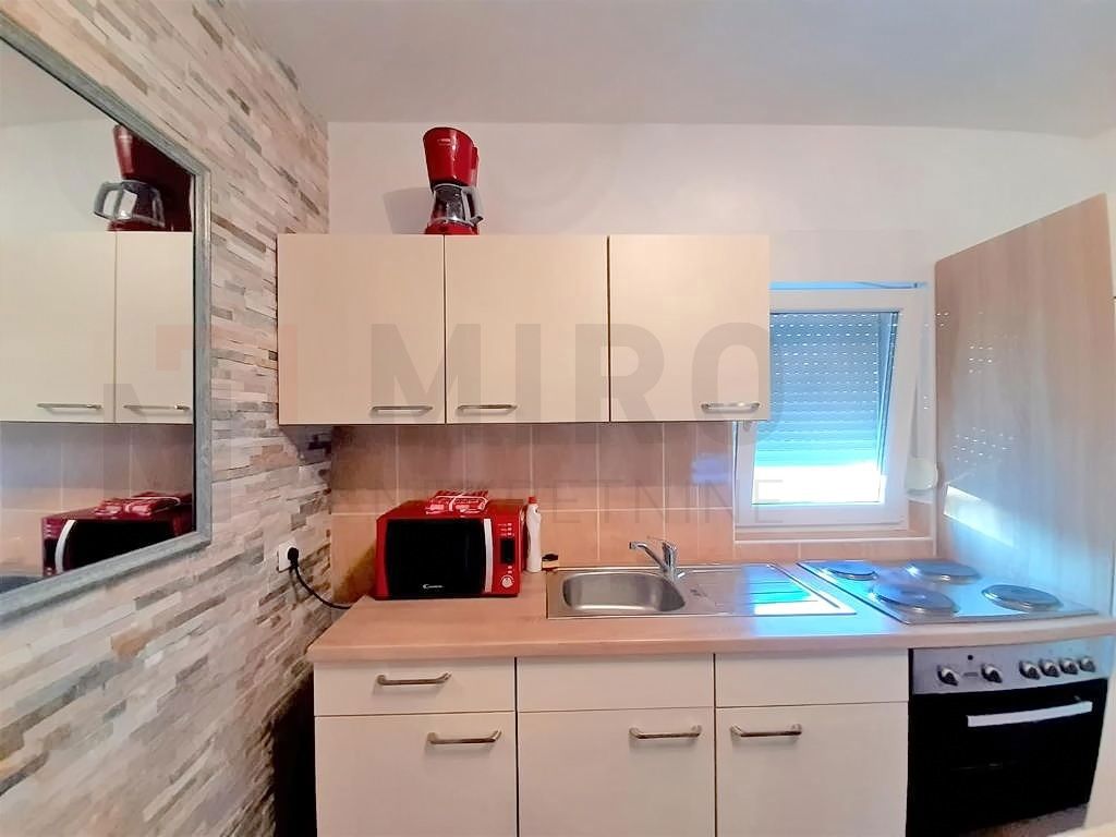 Malinska, dva apartmaja z vrtom na mirni lokaciji!