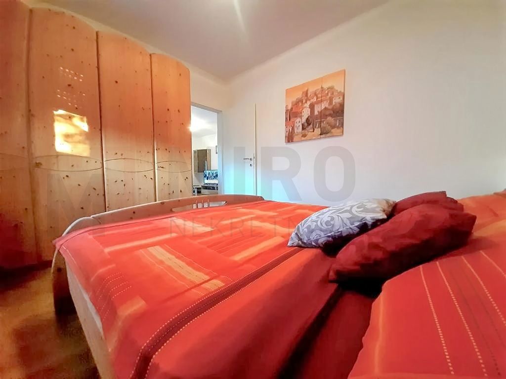 Malinska, dva apartmaja z vrtom na mirni lokaciji!