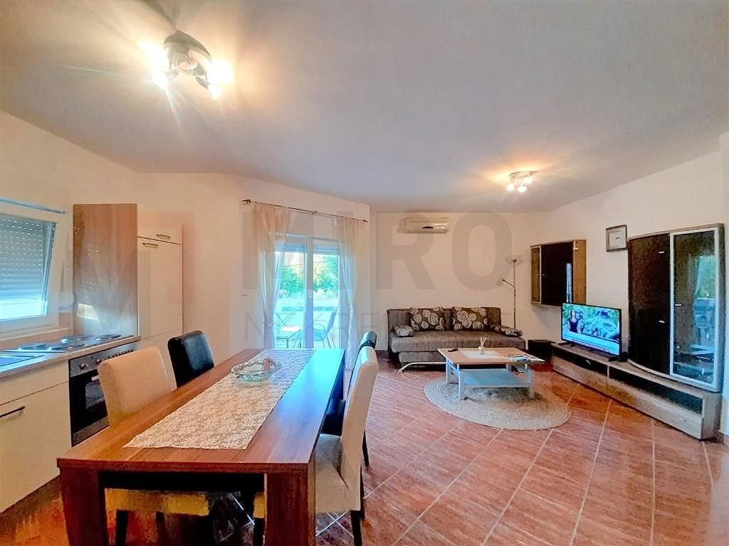 Malinska, dva apartmaja z vrtom na mirni lokaciji!