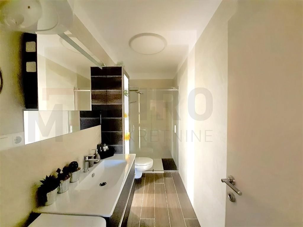 Malinska, dva apartmaja z vrtom na mirni lokaciji!