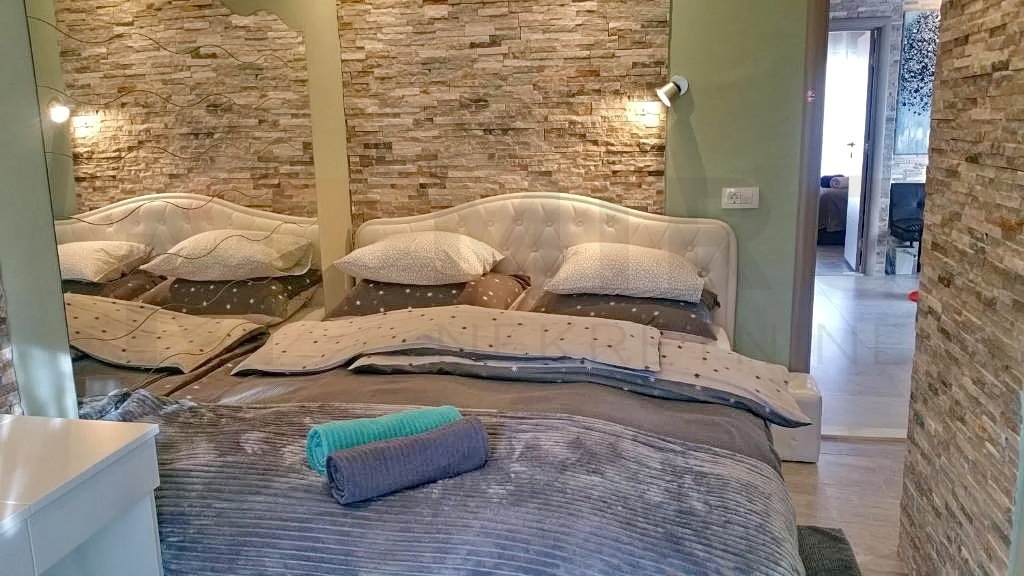 Malinska, novo adaptirana hiša dvojček 70 m od morja, PRODAJA!