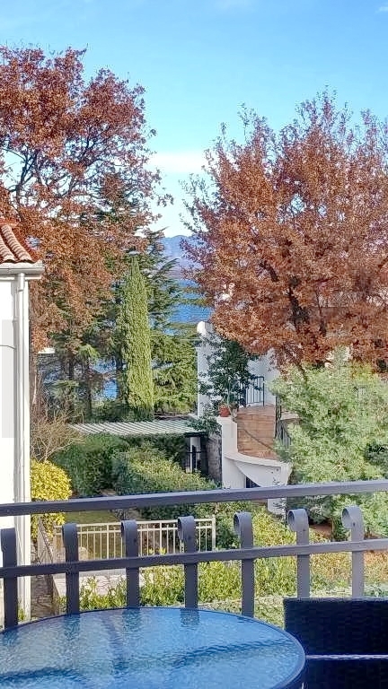 Malinska, novo adaptirana hiša dvojček 70 m od morja, PRODAJA!
