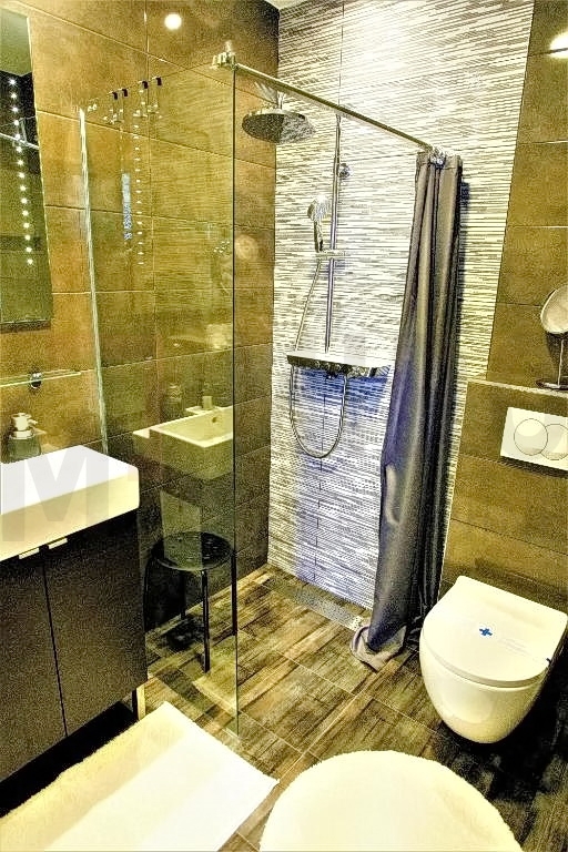 Malinska, novo adaptirana hiša dvojček 70 m od morja, PRODAJA!