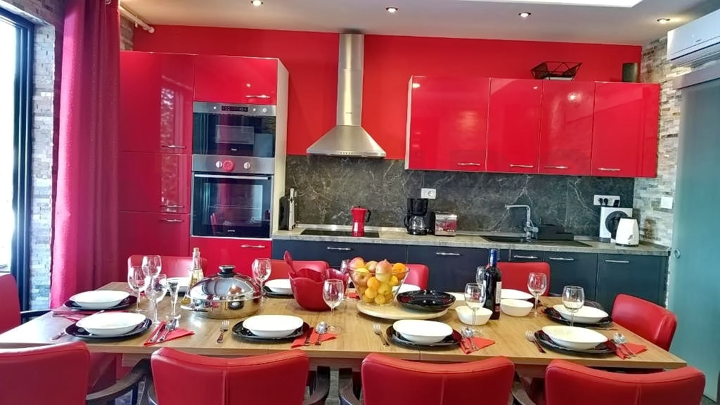 Malinska, novo adaptirana hiša dvojček 70 m od morja, PRODAJA!