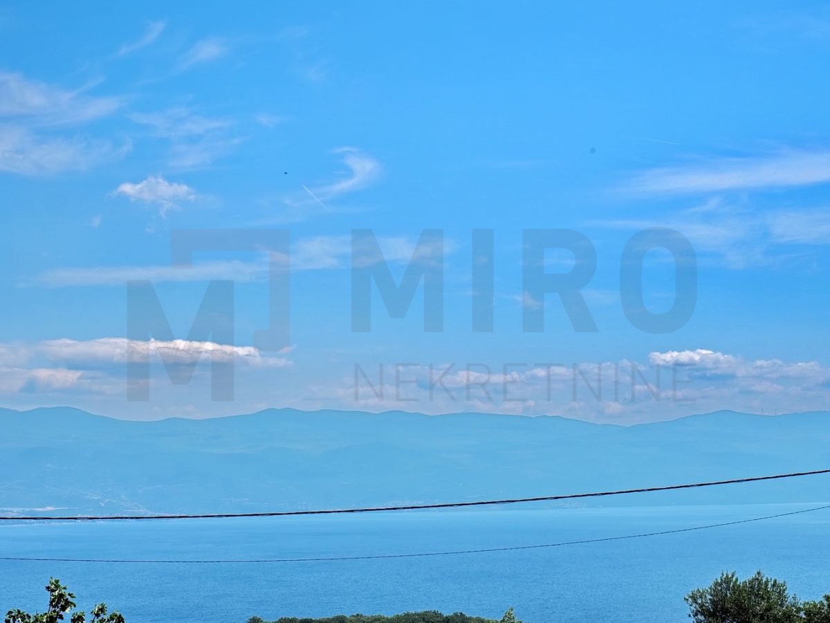 Vrbnik, okolica, nov dvojček z bazenom in odprtim pogledom na morje