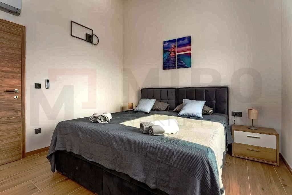 Vrbnik, okolica, nov dvojček z bazenom in odprtim pogledom na morje