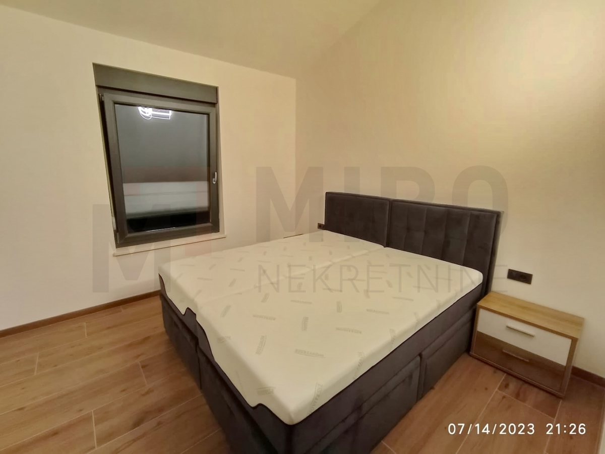 Vrbnik, okolica, nov dvojček z bazenom in odprtim pogledom na morje