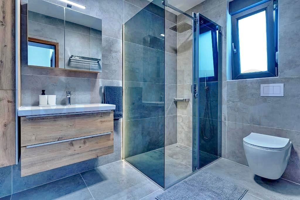 Vrbnik, okolica, nov dvojček z bazenom in odprtim pogledom na morje