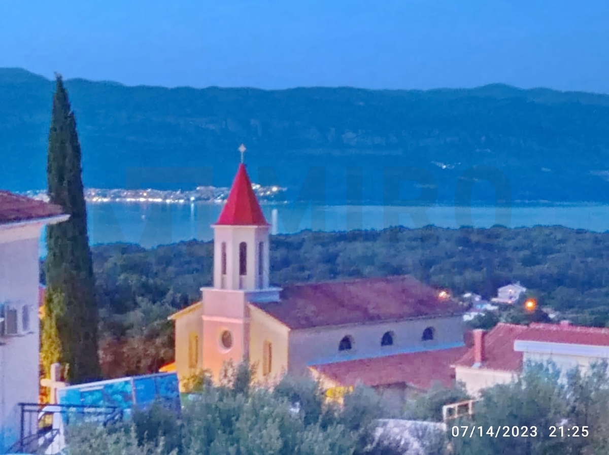 Vrbnik, okolica, nov dvojček z bazenom in odprtim pogledom na morje
