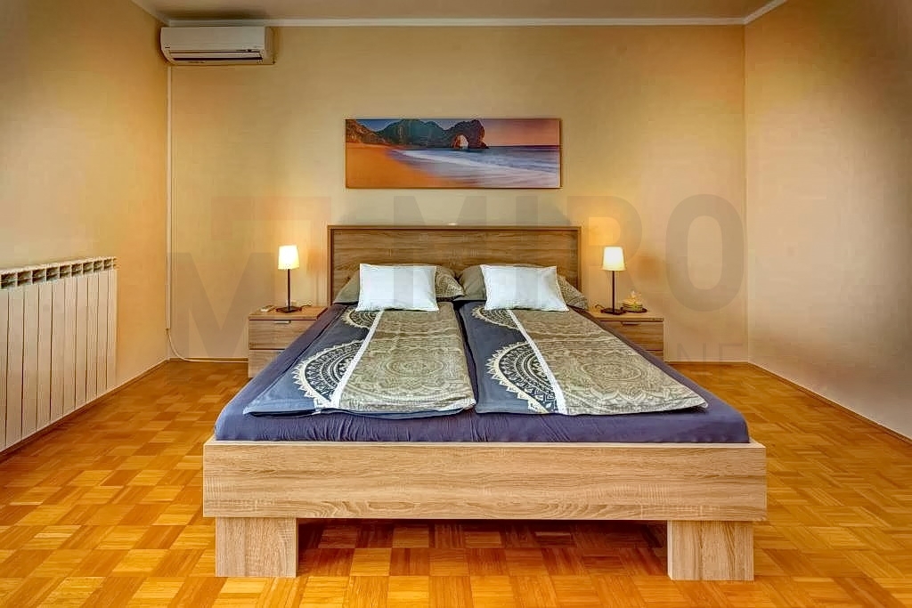 Malinska, mediteranska hiša s 5 apartmaji na odlični lokaciji 100 m od morja!