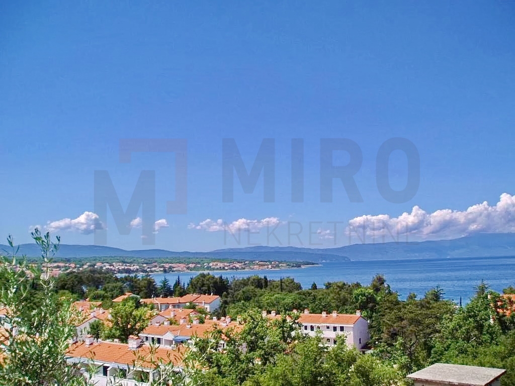 Malinska, mediteranska hiša s 5 apartmaji na odlični lokaciji 100 m od morja!