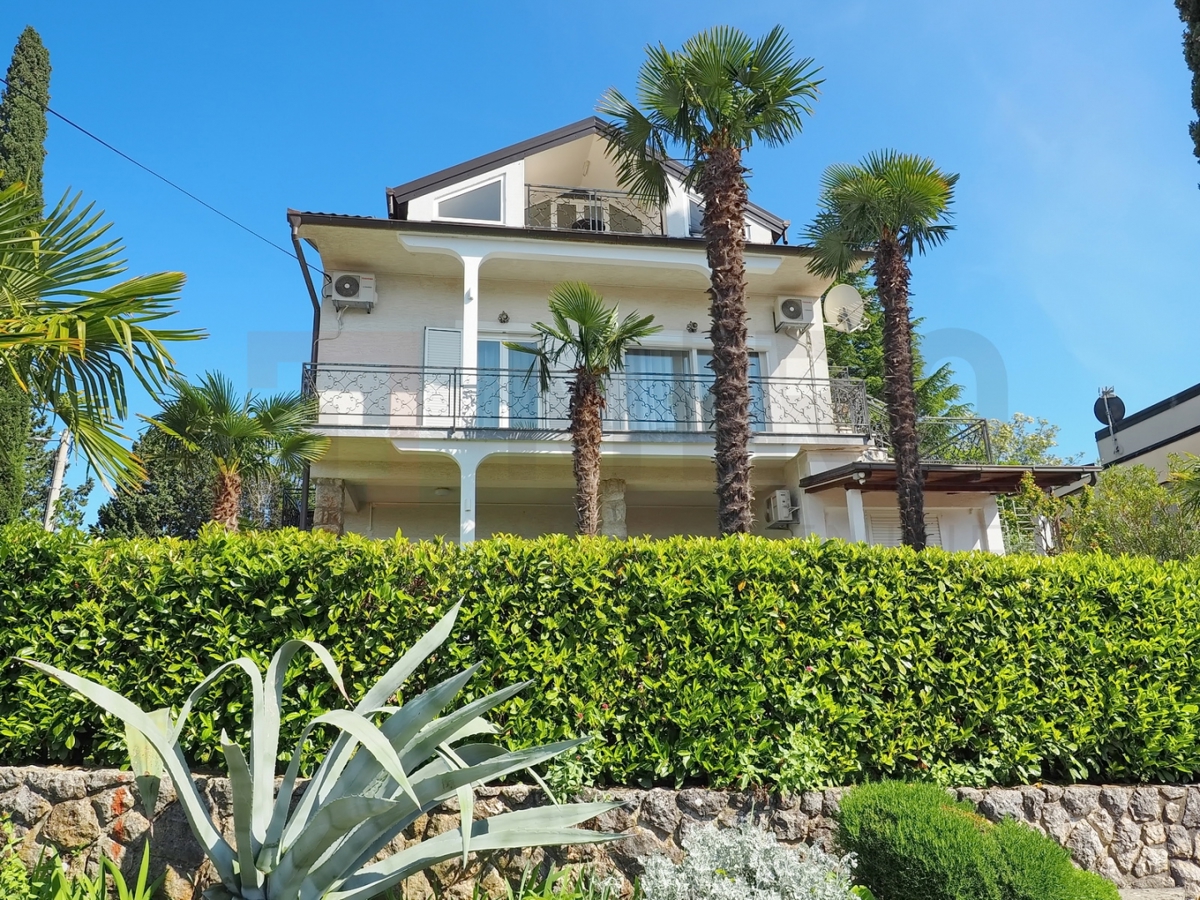 Malinska, mediteranska hiša s 5 apartmaji na odlični lokaciji 100 m od morja!