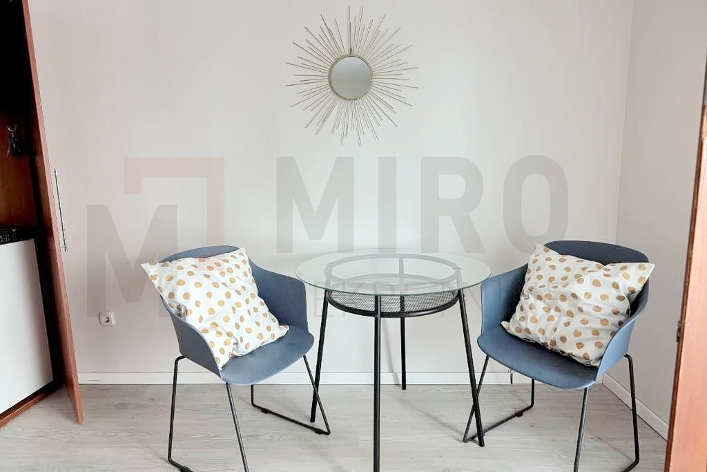 Njivice, apartma z vrtom, bazenom in pomožno garsonjero, PRODAJA!