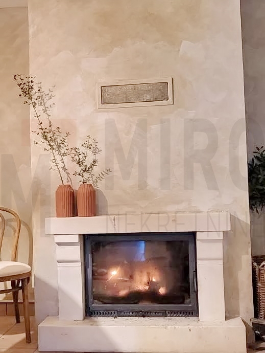 Njivice, apartma z vrtom, bazenom in pomožno garsonjero, PRODAJA!