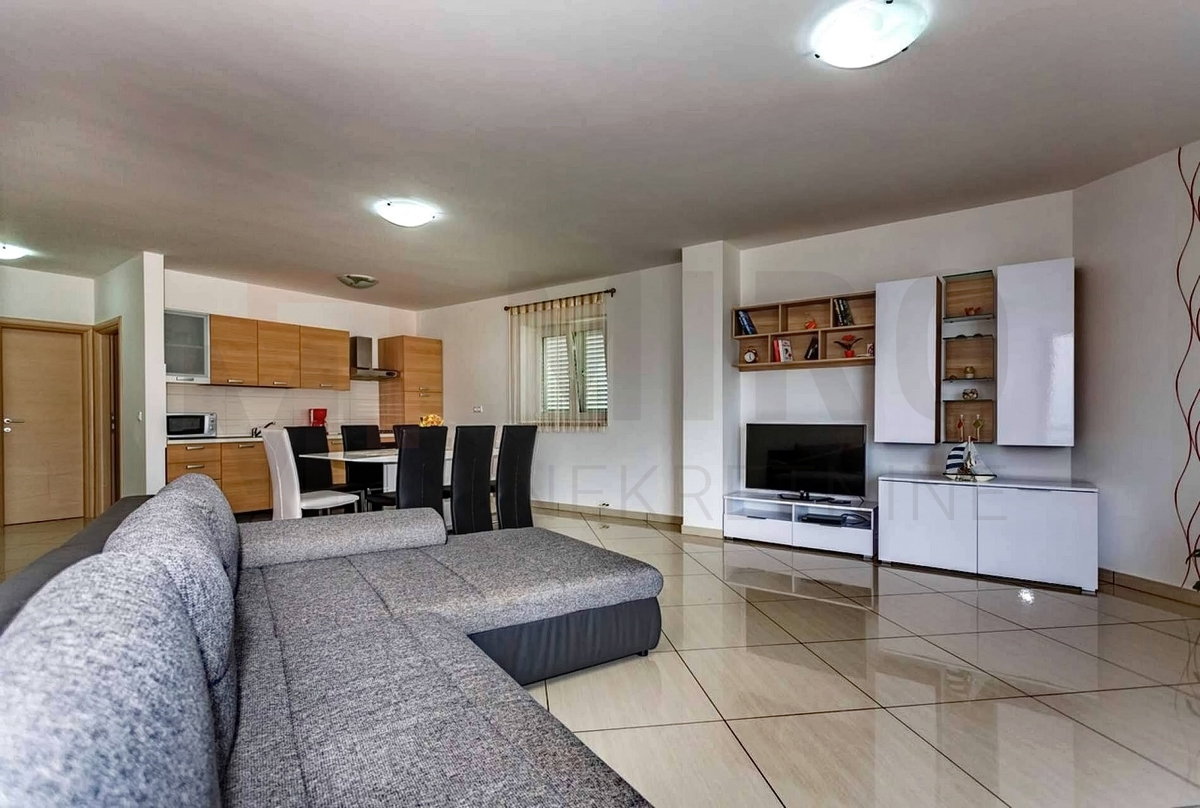 Vrbnik, na novo prenovljen apartma z odprtim pogledom na morje!