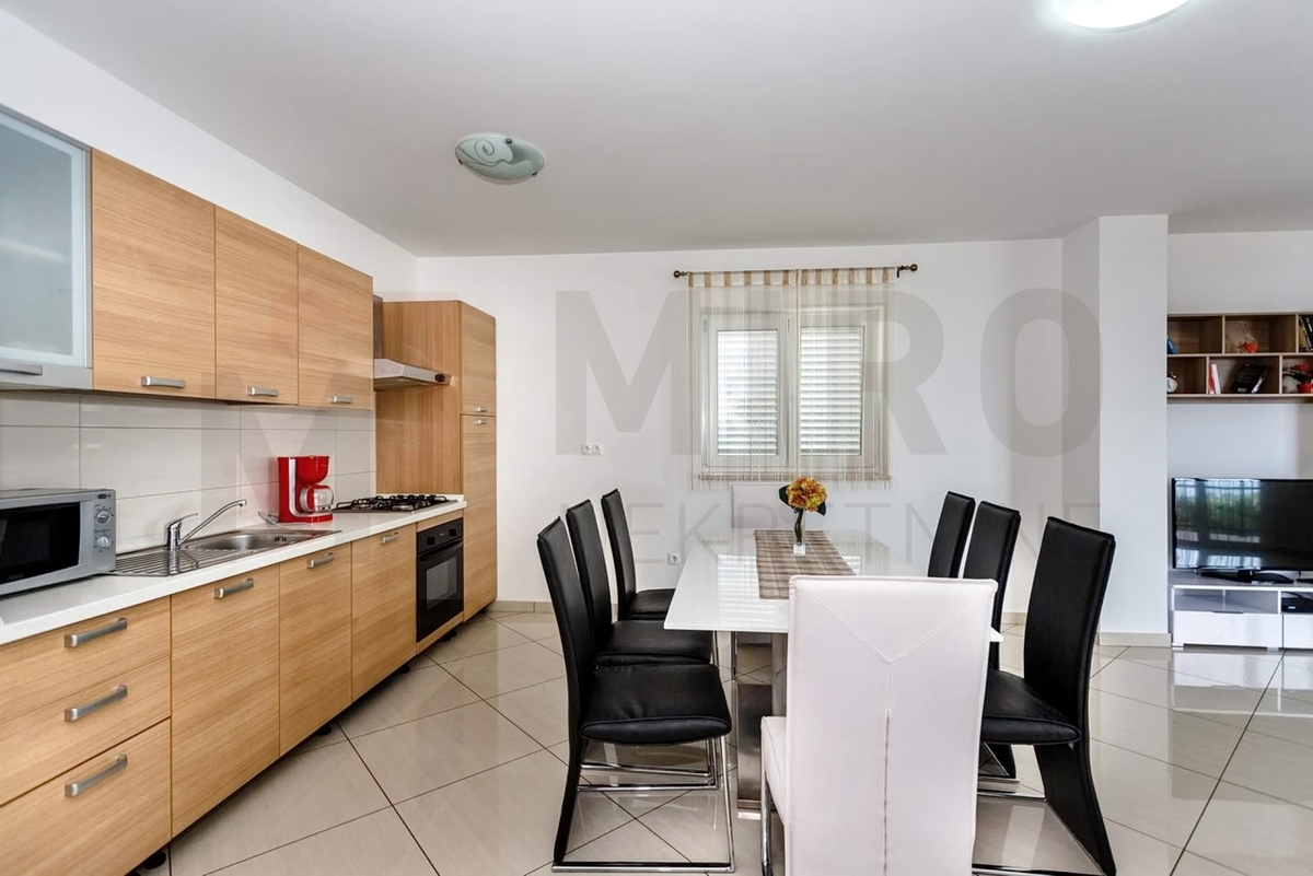 Vrbnik, na novo prenovljen apartma z odprtim pogledom na morje!