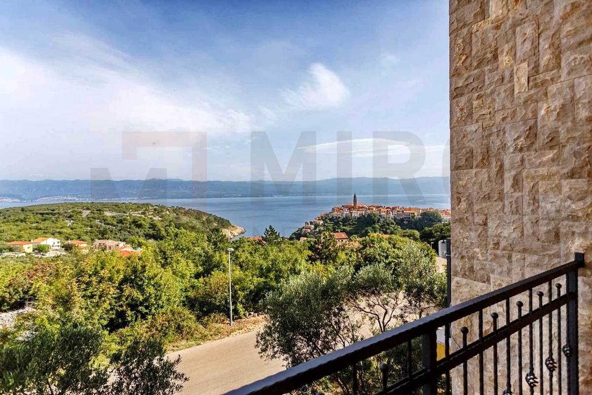 Vrbnik, na novo prenovljen apartma z odprtim pogledom na morje!