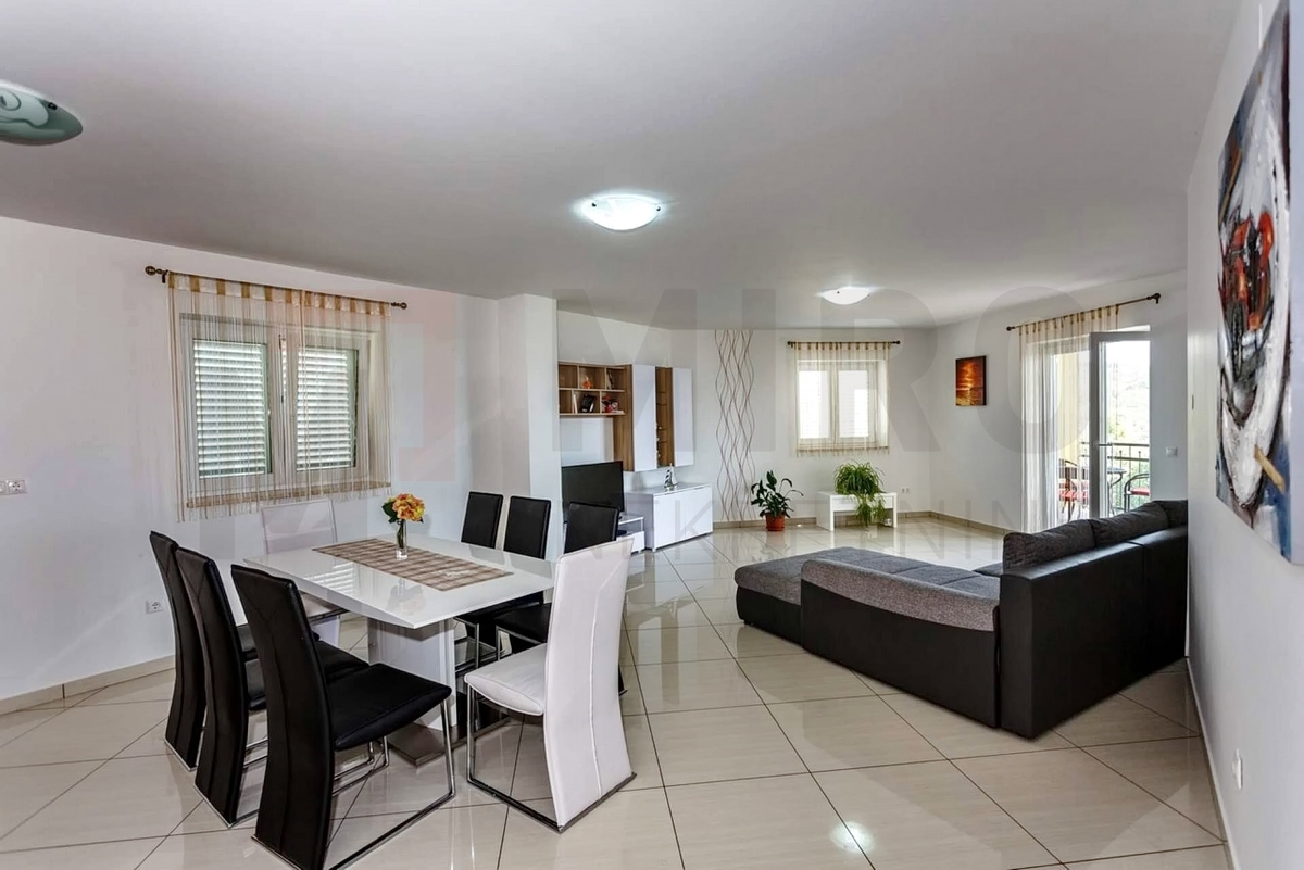 Vrbnik, na novo prenovljen apartma z odprtim pogledom na morje!