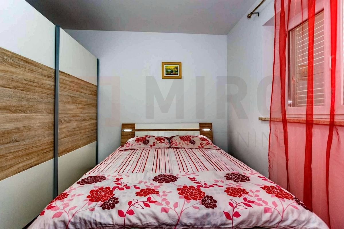 Vrbnik, na novo prenovljen apartma z odprtim pogledom na morje!