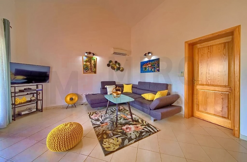 Krk, okolica, opremljen dvosobni apartma z odprtim pogledom na morje