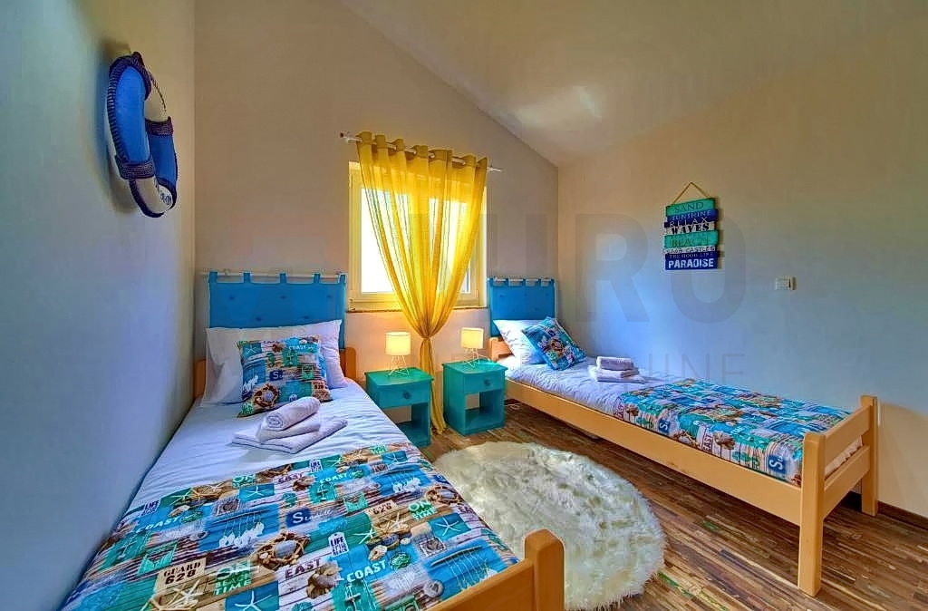 Krk, okolica, opremljen dvosobni apartma z odprtim pogledom na morje