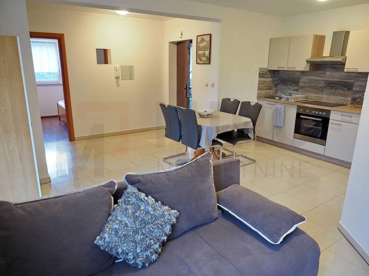 Krk, okolica, 2 apartmaja z vrtom in skupnim bazenom, PRODAJA!