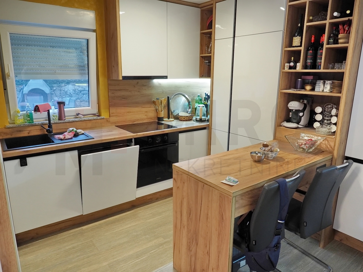 Krk, okolica, 2 apartmaja z vrtom in skupnim bazenom, PRODAJA!