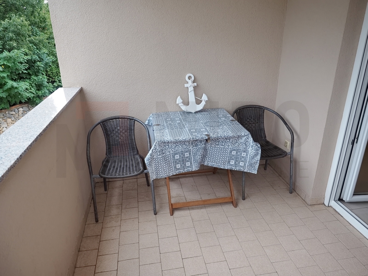 Krk, okolica, 2 apartmaja z vrtom in skupnim bazenom, PRODAJA!