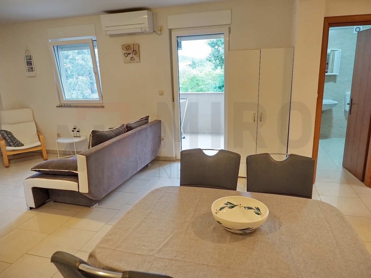 Krk, okolica, 2 apartmaja z vrtom in skupnim bazenom, PRODAJA!