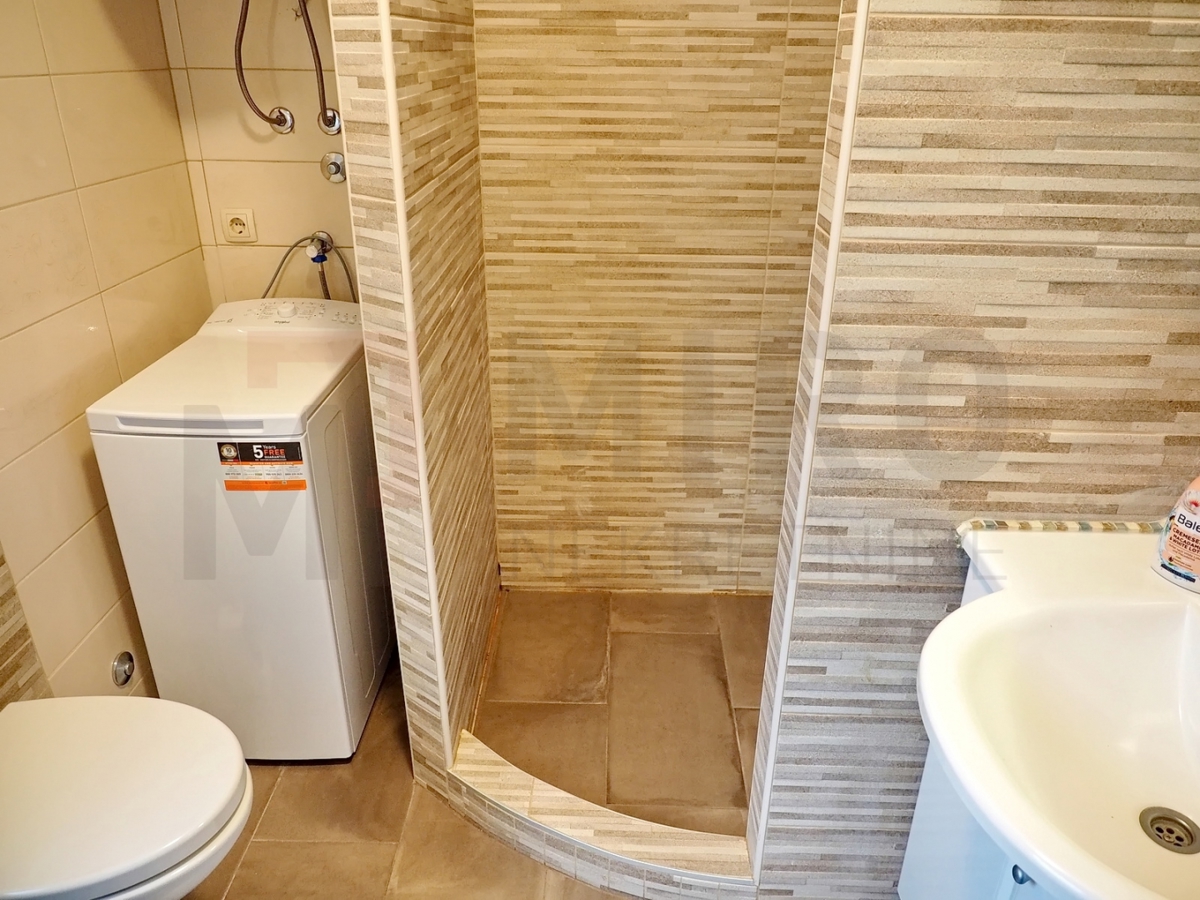 Krk, okolica, 2 apartmaja z vrtom in skupnim bazenom, PRODAJA!