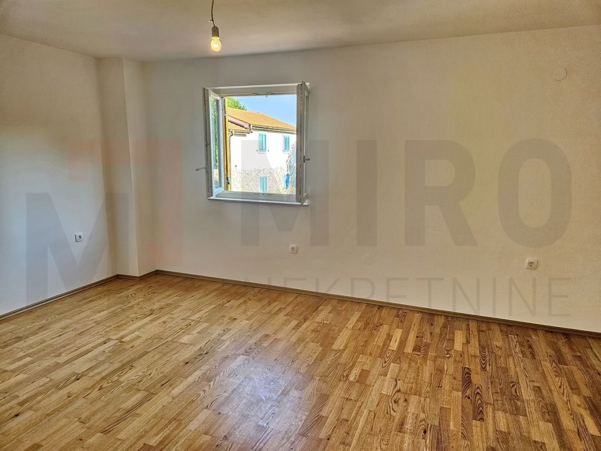 Uvala Soline, samostojna hiša z bazenom in vrtom, PRODAJA!