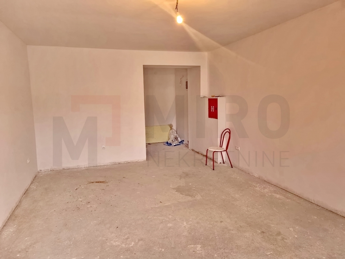 Omišalj, poslovni prostor v Rohbau fazi v centru mesta, PRODAJA!