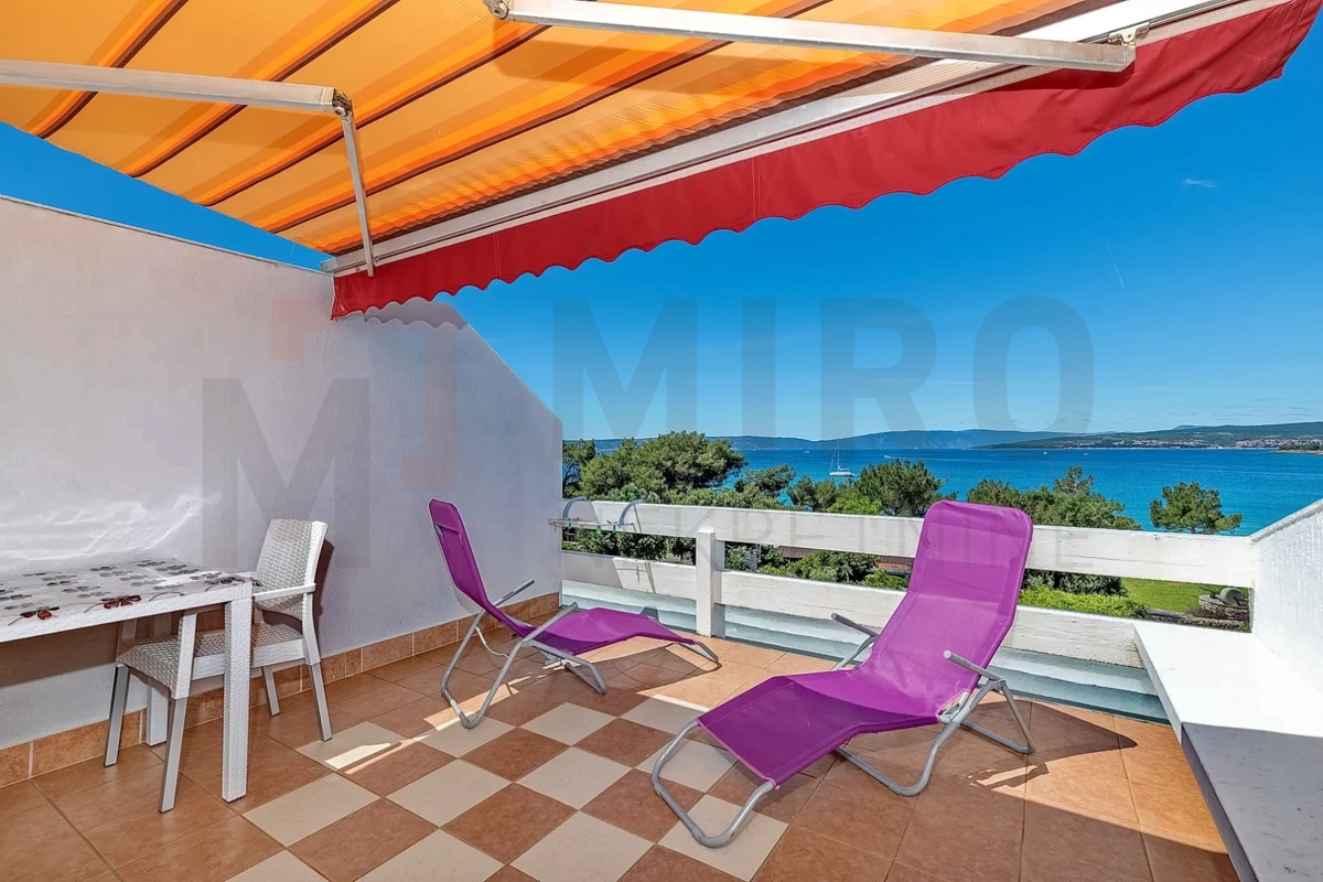 Punat, apartmajska hiša z bazenom, 1. red do morja, PRODAJA!