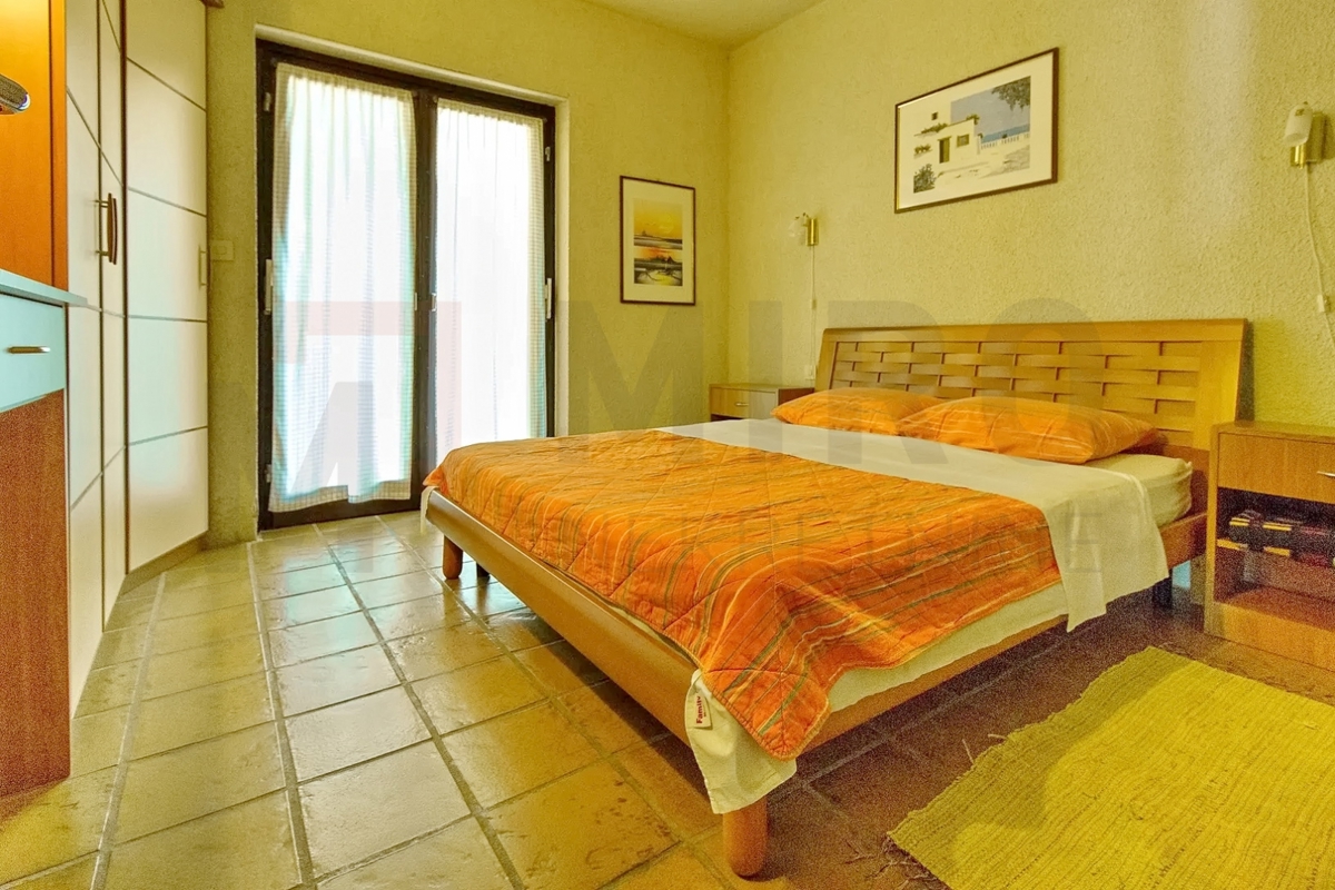 Punat, apartmajska hiša z bazenom, 1. red do morja, PRODAJA!