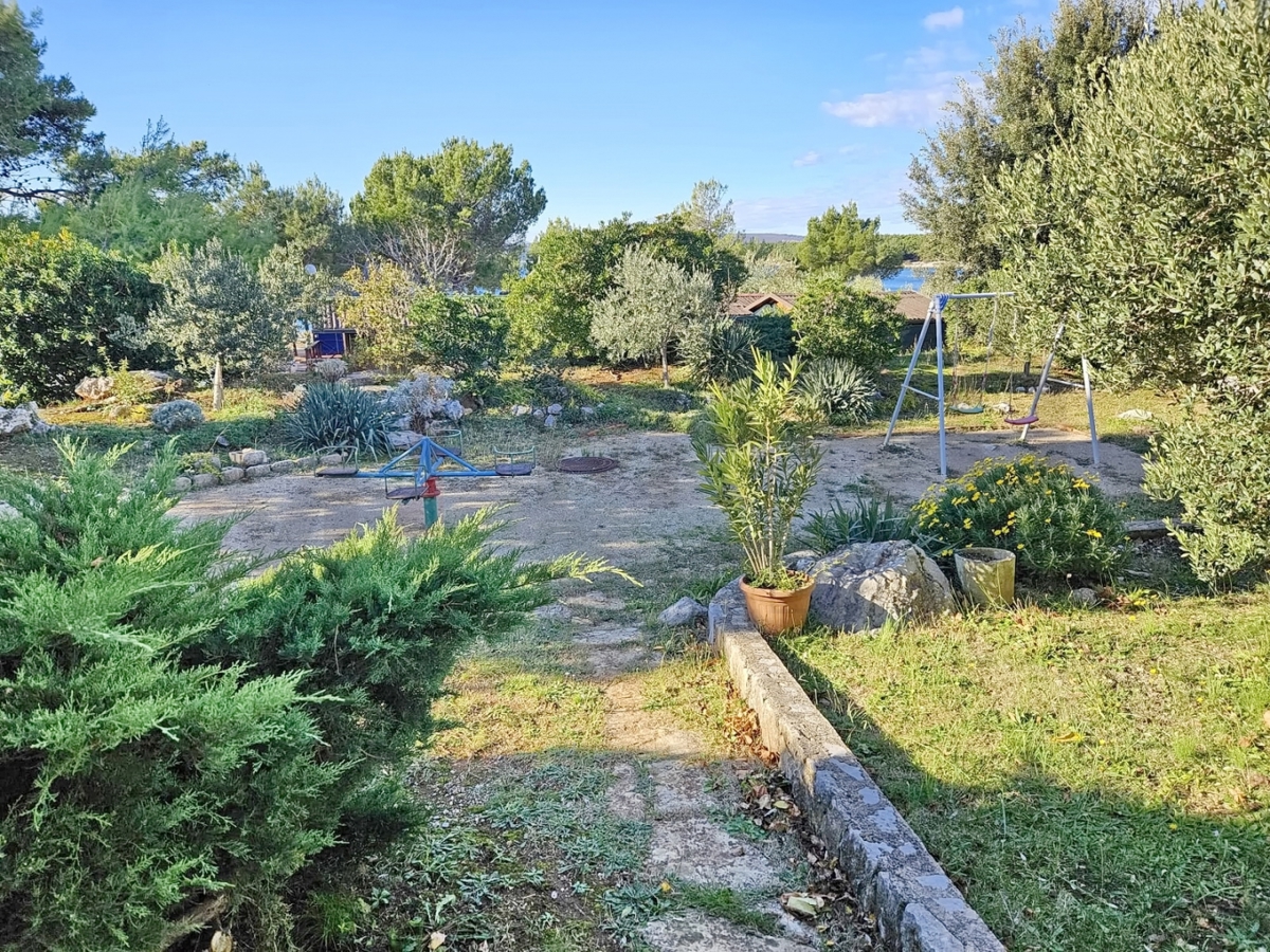 Punat, apartmajska hiša z bazenom, 1. red do morja, PRODAJA!