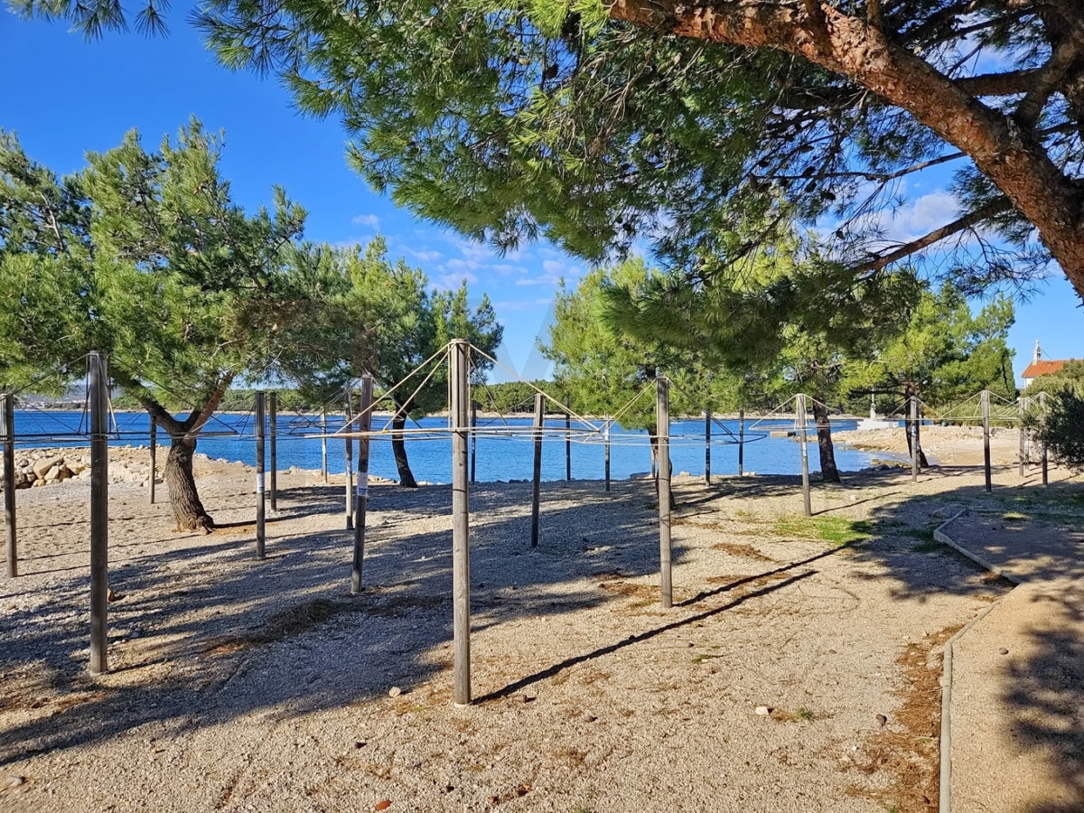 Punat, apartmajska hiša z bazenom, 1. red do morja, PRODAJA!
