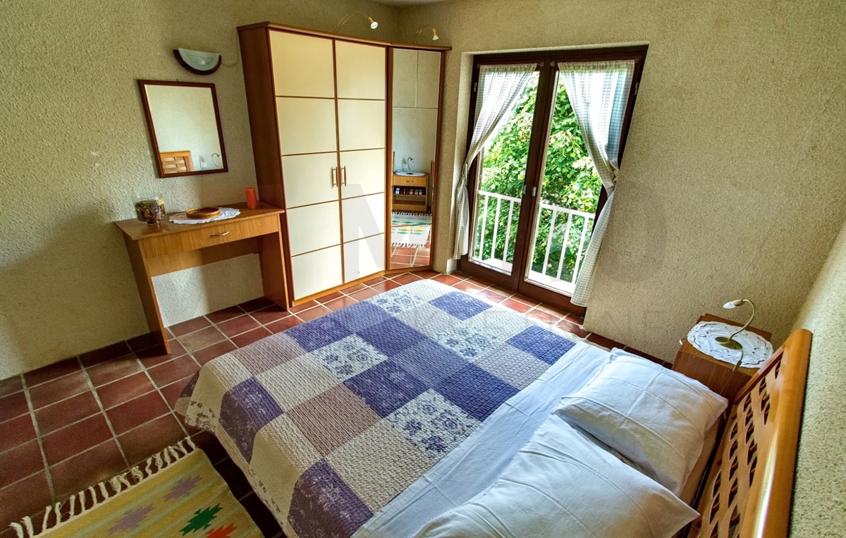 Punat, apartmajska hiša z bazenom, 1. red do morja, PRODAJA!
