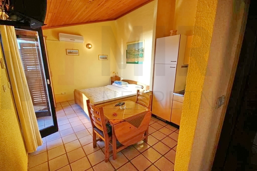 Punat, apartmajska hiša z bazenom, 1. red do morja, PRODAJA!