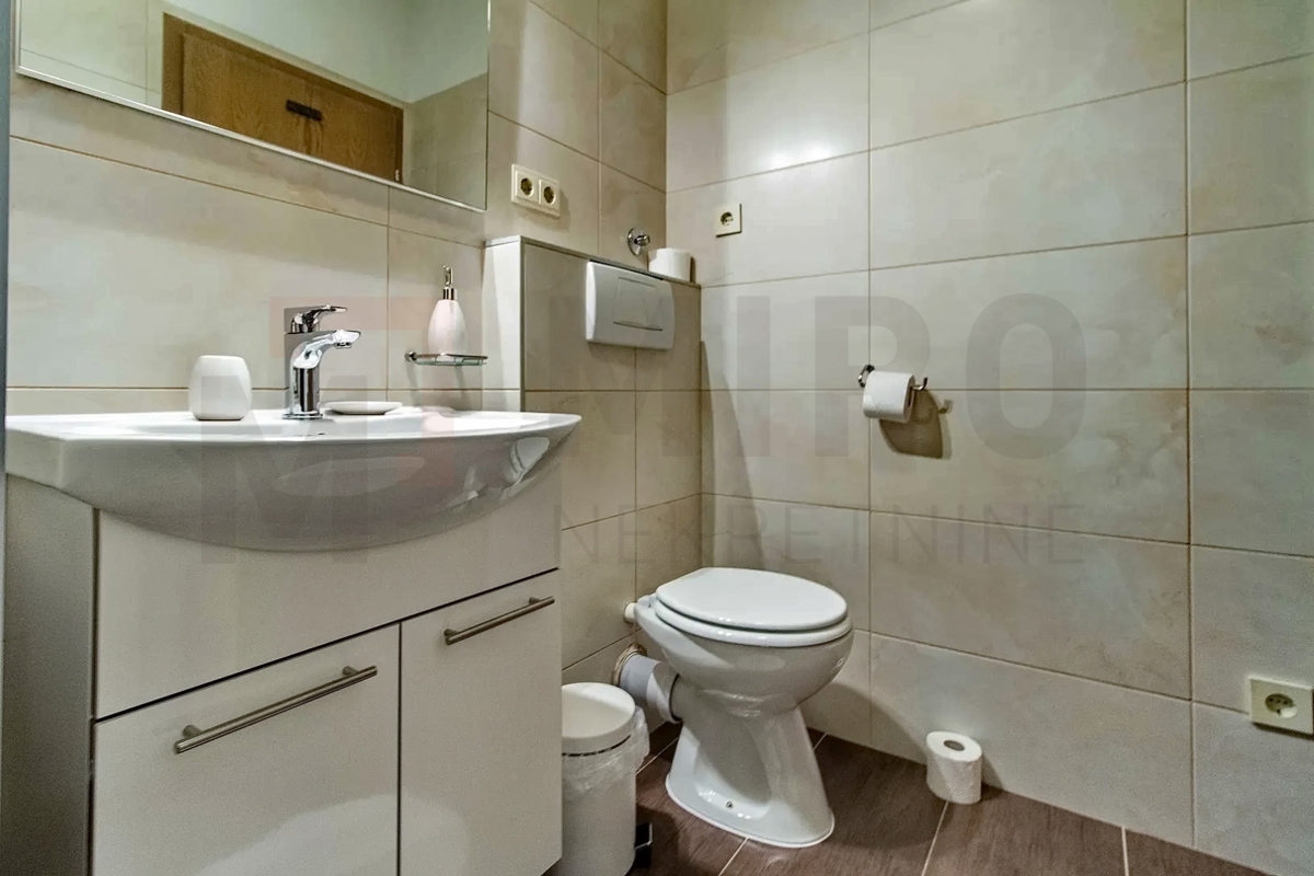Punat, apartmajska hiša z bazenom, 1. red do morja, PRODAJA!