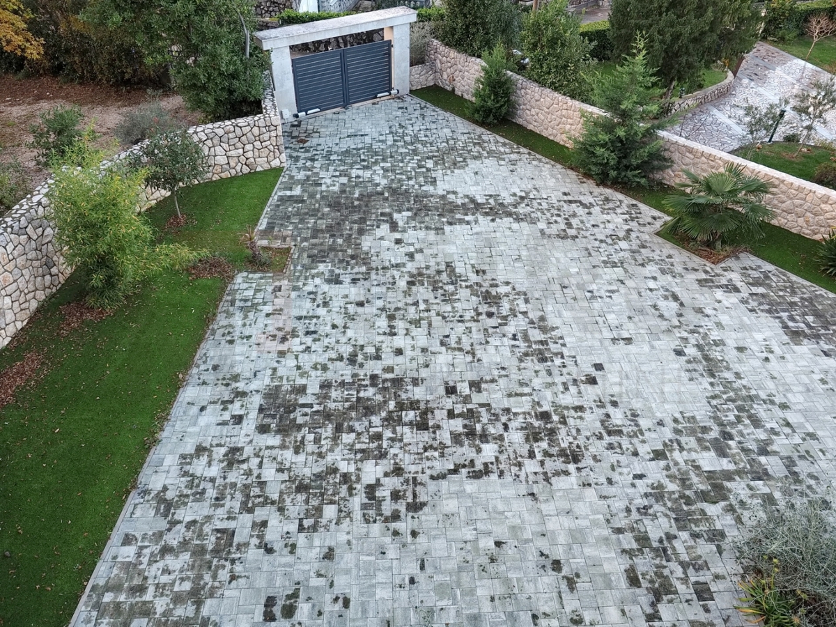 Malinska, luksuzni penthouse z dvigalom na odlični lokaciji 100m od morja