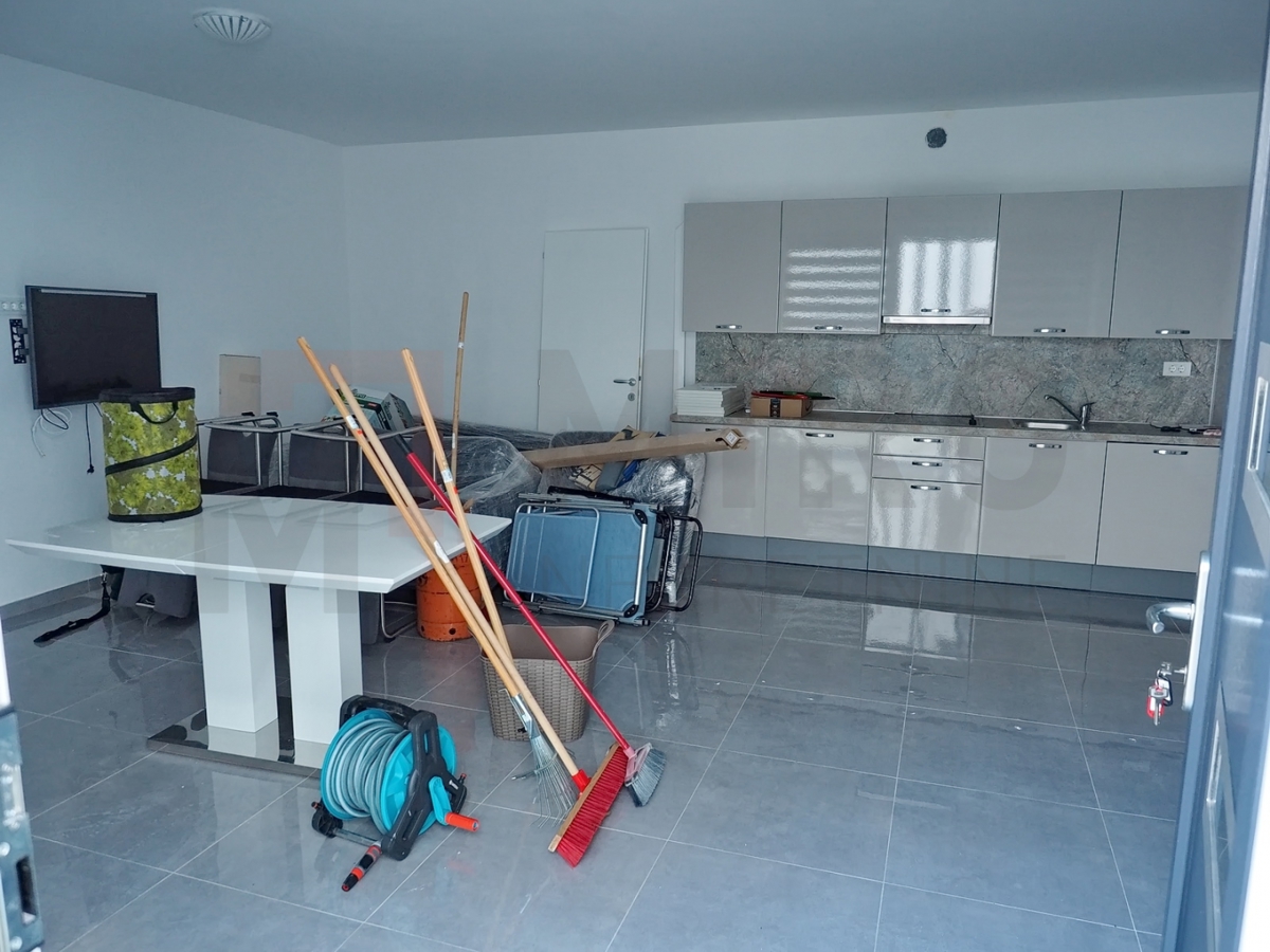 Malinska, luksuzni penthouse z dvigalom na odlični lokaciji 100m od morja
