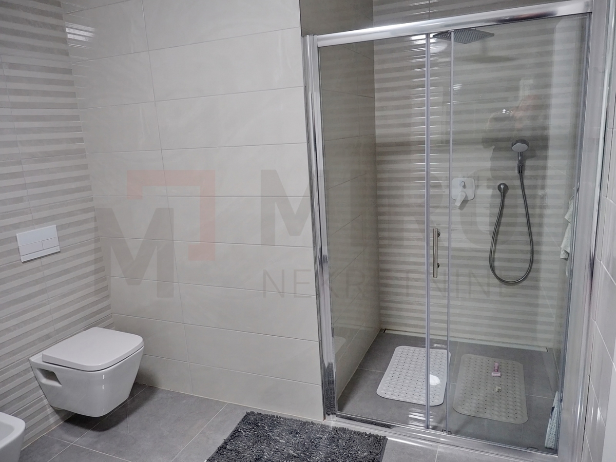 Malinska, luksuzni penthouse z dvigalom na odlični lokaciji 100m od morja