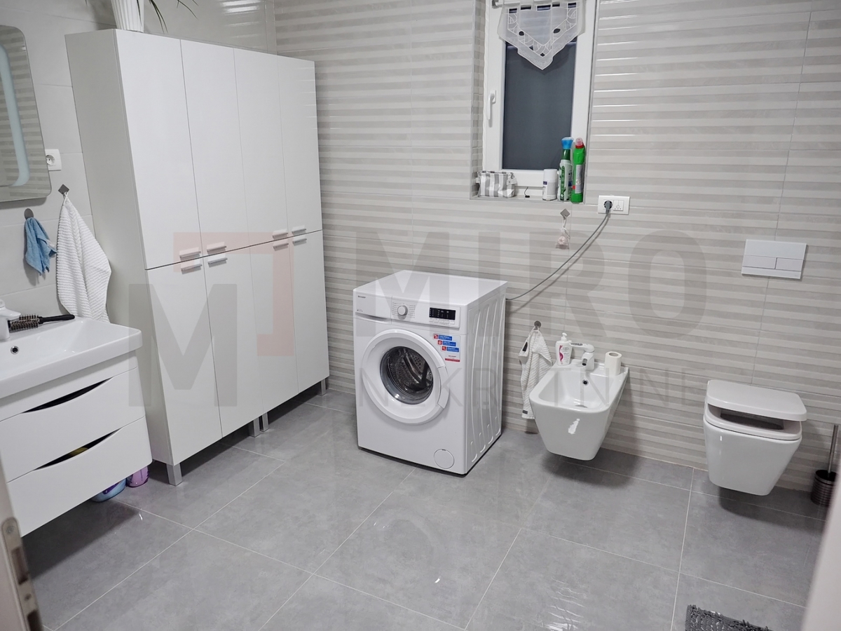 Malinska, luksuzni penthouse z dvigalom na odlični lokaciji 100m od morja