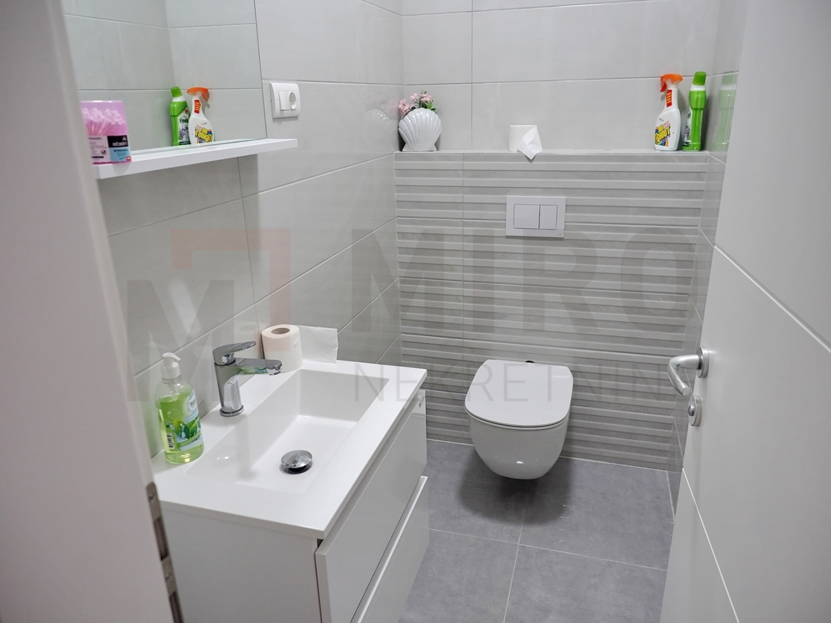Malinska, luksuzni penthouse z dvigalom na odlični lokaciji 100m od morja