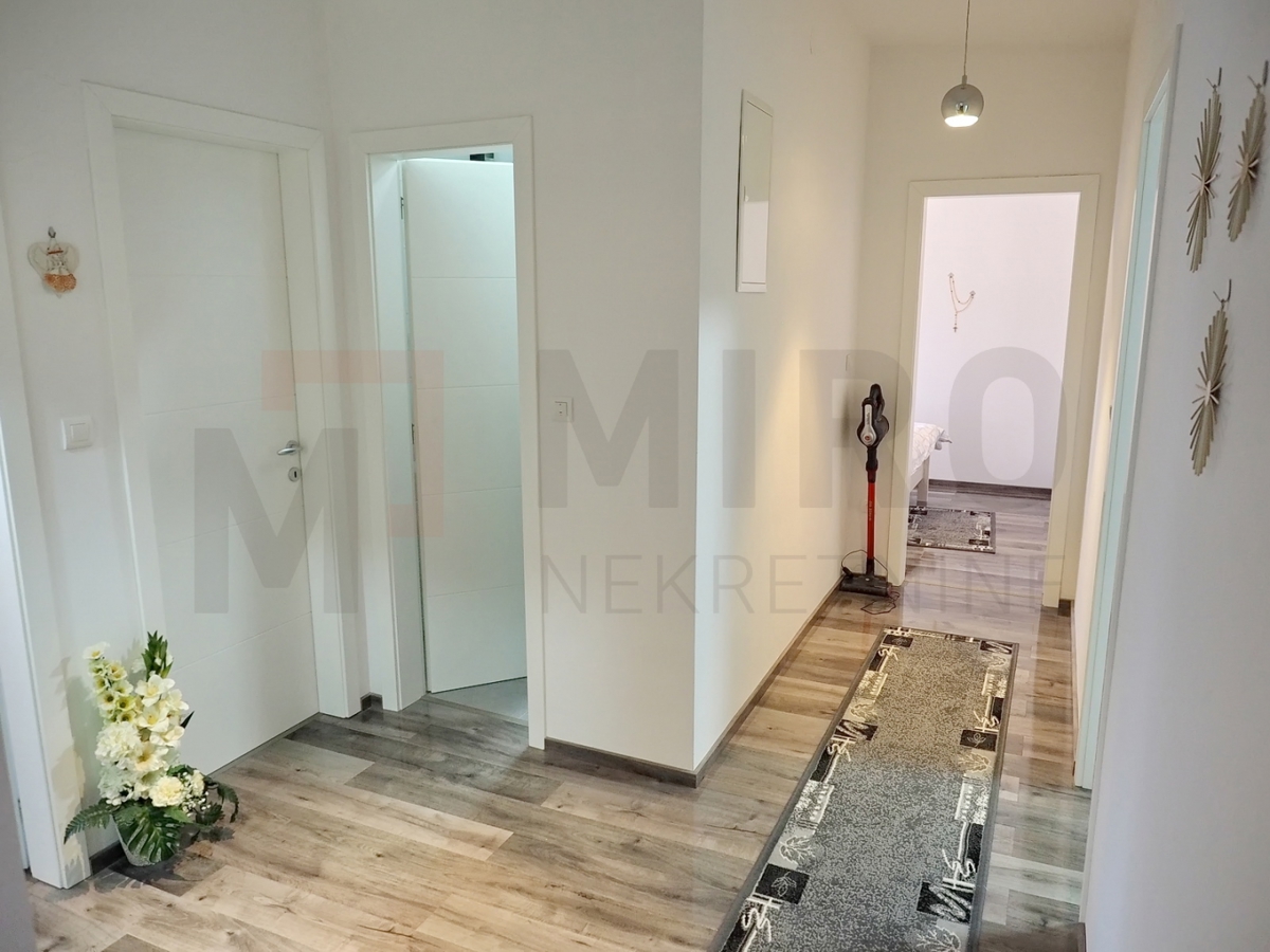 Malinska, luksuzni penthouse z dvigalom na odlični lokaciji 100m od morja